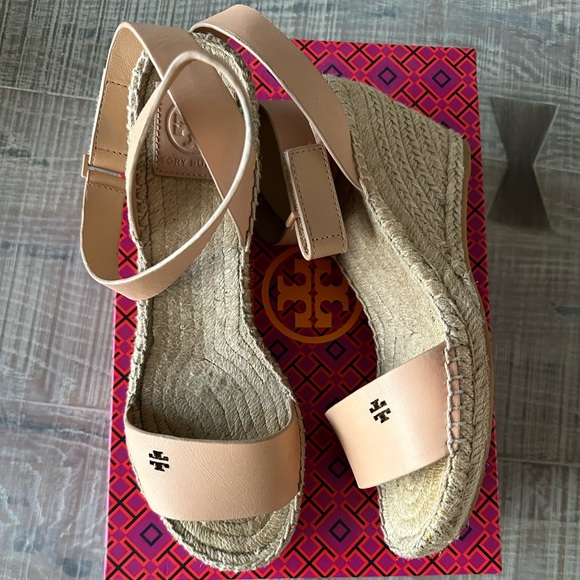 Tory Burch "Pre-Owned" Women's Bima Espadrille Ankle Leather
Sandals Size 8.5 - Picture 2 of 6
